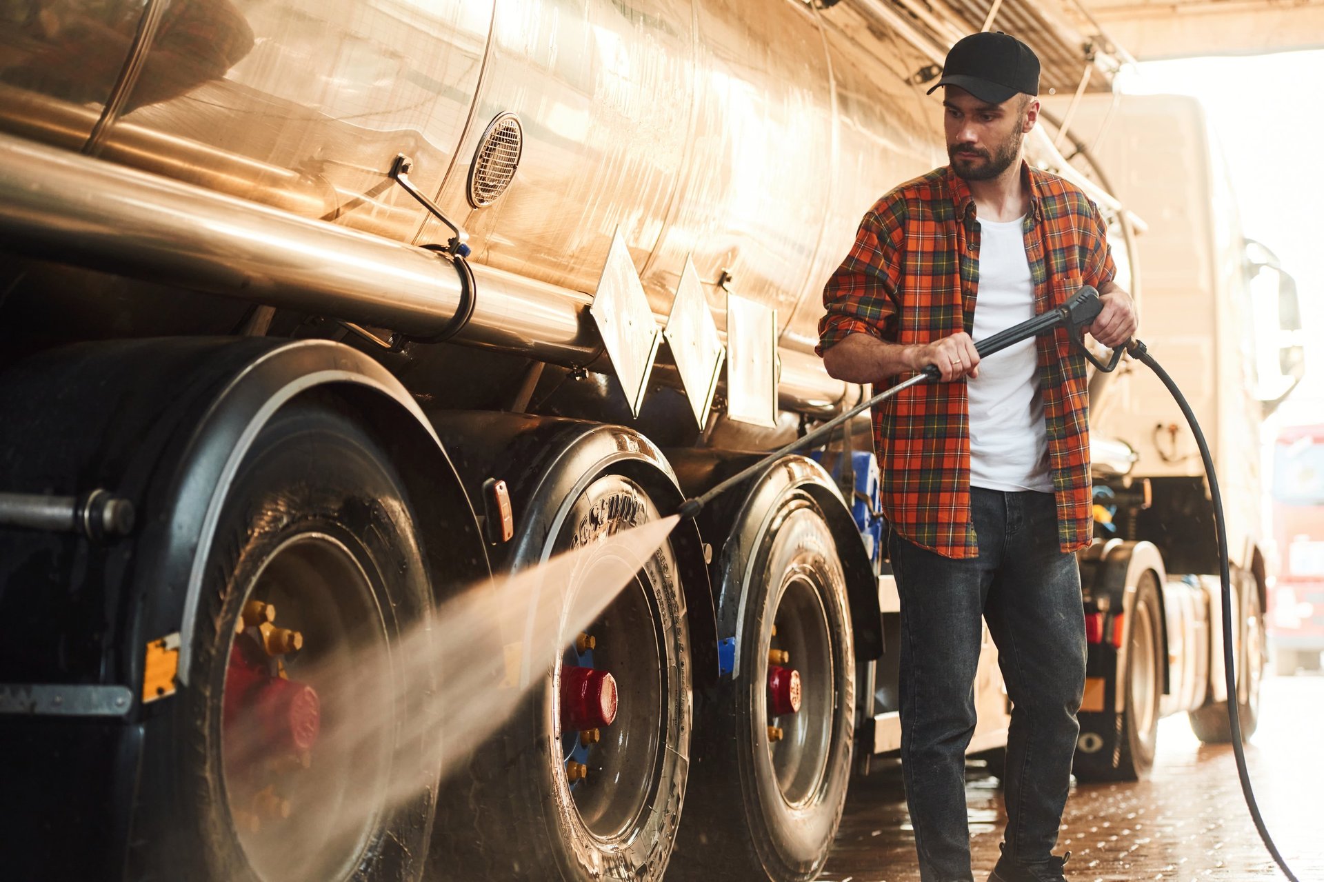 Professional fleet washing service for commercial trucks and trailers